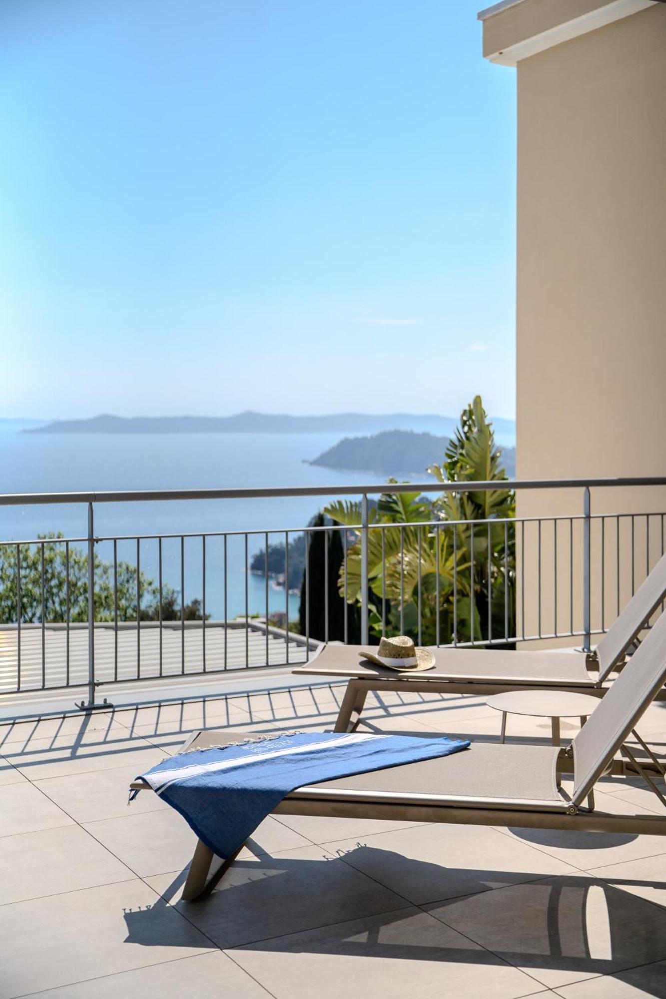 Junior Suite Sea View with Splendid Terrace 40m²